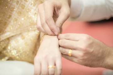 Blessing of relatives Join the wedding ceremony. (Married couple, male and female) is a tradition that has been practiced for a long time. It is often seen in Thailand.