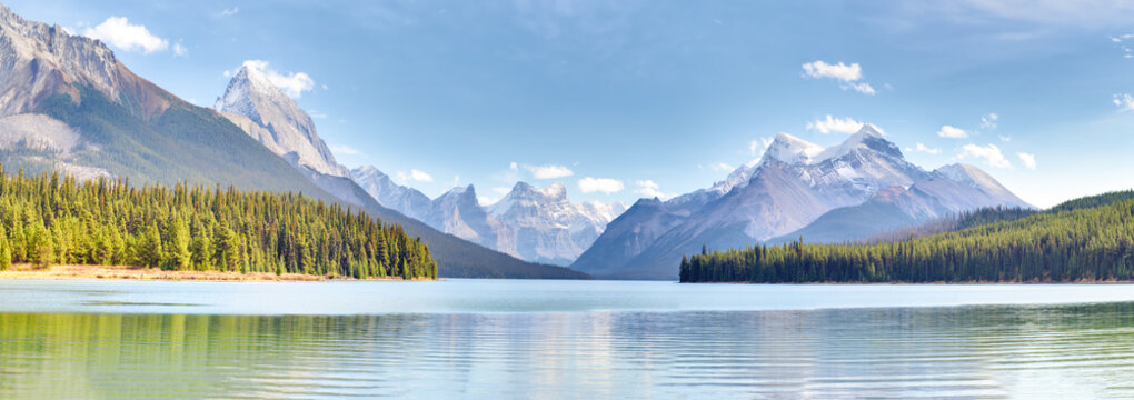 Maligne Lake In Jasper National Park, Alberta, Canada