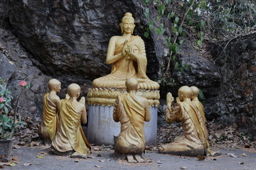 Fototapeta na wymiar Budha statue in Luang Prabang, Mount Phousi