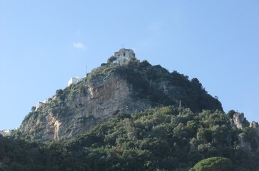 Fototapeta na wymiar イタリア　建物と山