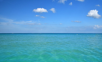Fototapeta na wymiar Tranquil scene of blue sea water, horizon and sky