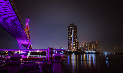 Fototapeta na wymiar Beautiful bridge in bangkok with longexposure shot