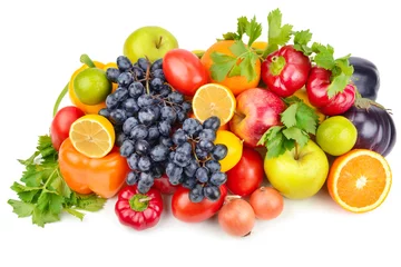 Türaufkleber Obst und Gemüse isoliert auf weißem Hintergrund. © alinamd