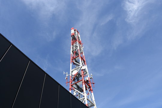 Mast, Sendemast, Gittermast, Antenne, Sendeantenne, UHF, VHF