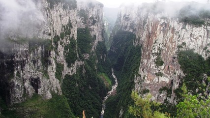 Fototapeta na wymiar Canyons Cambará do Sul