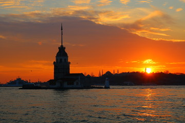 Fototapeta premium Maiden's Tower at sunset