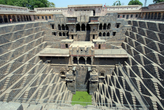 Chand Baori, un des plus anciens puits &agrave; degr&eacute;s (8e et 9e si&egrave;cle) &agrave; Abhaneri, Rajasthan, Inde