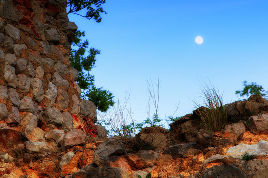 Stahemberg Ruine mit Mond
