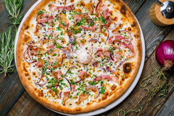 Carbonara pizza with bacon