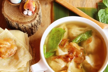 Pork dumplings with soup delicious in bowl