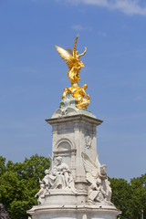 Fototapeta na wymiar Queen Victoria Memorial in front of the Buckingham Palace, London, United Kingdom