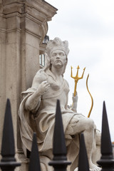 Fototapeta premium Monument to Queen Anne in front of the St Paul's Cathedral, sculpture on a pedestal, London, United Kingdom