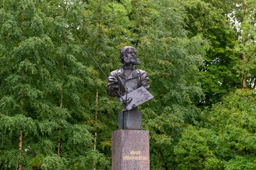 Naklejka premium RUSSIA, SAINT PETERSBURG - AUGUST 18, 2017: The monument to Ivan Aivazovsky, Kronshtadt