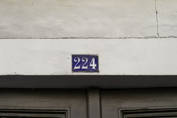 Numéro 224 sur façade