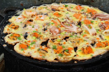 Fried seafood crispy with omelet is delicious