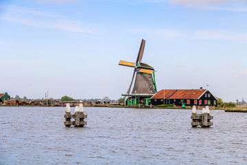 Windmühlen in Zaanse Schans in den Niederlanden in Europa