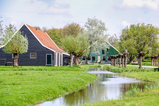 Traditionelle holländische Häuser in Zaanse Schans in den Niederlanden in Europa