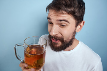 Fototapeta premium man drinking beer fun