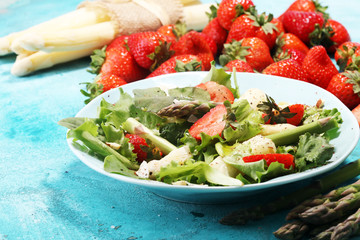Vegan Asparagus salad with strawberries