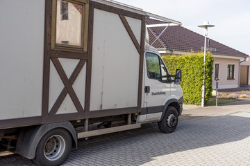 Transporter mit der Aufschrift Schaustellerfahrzeug