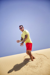 Mann in der Sandwüste