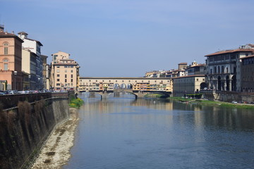 Fototapeta na wymiar the landmark in Florence, ponte vecchio(old bridge)