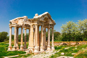 Fototapeta premium The Tetrapylon (monumental gate) at an archaeological site of Helenistic city of Aphrodisias in western Anatolia, 