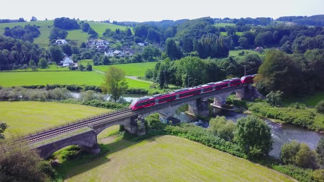 Bahndstrecke mit Br&uuml;cke im Siegtal mit CG
