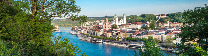 Fototapeta na wymiar Stadtpanorama von Passau