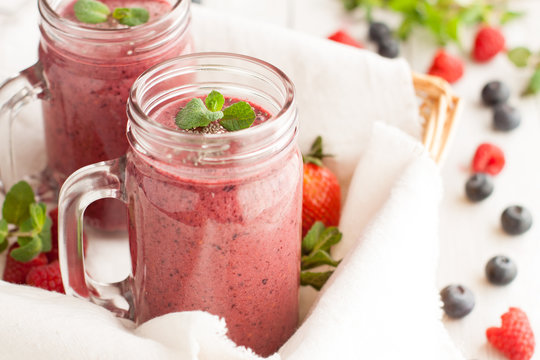 Berry mix chocolate potein smoothies