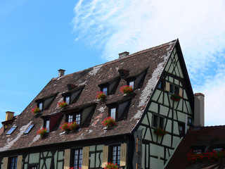 Naklejka premium Janelas em Colmar, em França