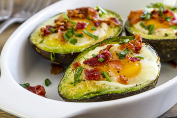 Baked avocados and eggs with bacon and chives