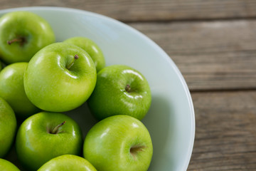 Close-up of green apples in bowl