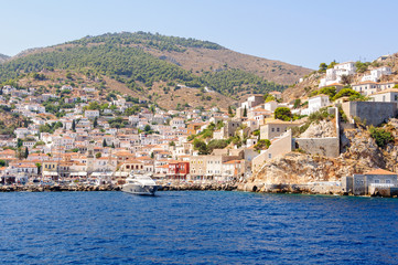 Fototapeta na wymiar Approaching Hydra, one of the most picturesque islands of Greece