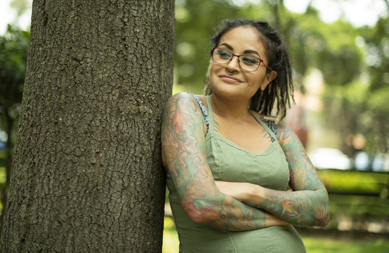 mujer tatuada
