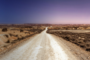 Fototapeta na wymiar carretera sin fin en el desierto