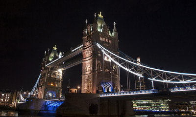Fototapeta na wymiar Tower Bridge of London in the evening