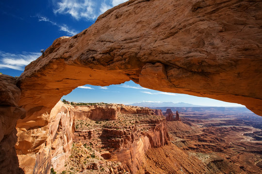 Spectacular viwe to Mesa arch in Canyonlands National park in Utah, USA