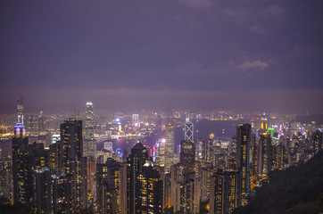 Naklejka premium Skyline Hongkongu ze szczytu Wiktorii zrobiony tuż po zachodzie słońca