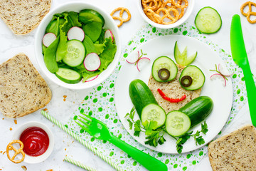 Frog sandwich for kids, animal sandwich, healthy vegetarian sandwich