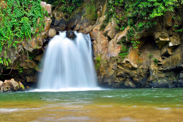 Fototapeta na wymiar waterfall batu gajah