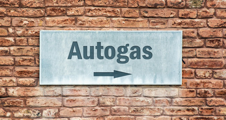 Fototapeta na wymiar Schild 225 - Autogas