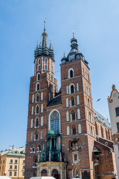 Basilique Sainte-Marie sur la Place Rynek Głowny à Cracovie