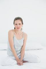 Obraz premium Portrait of a woman sitting in bed