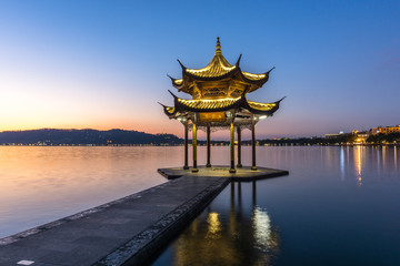 Obraz premium jixian pavilion in hangzhou west lake