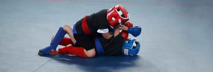 Foto auf Acrylglas Kampfkunst Banner. Training der Kampfkünste. Zwei Jungs kämpfen