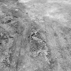 black and white wheel tracks detail
