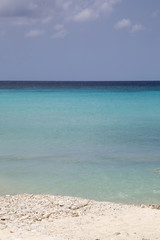 Wunderschöner karibischer Strand auf Curacao (Niederländische Antillen/ABC-Inseln)