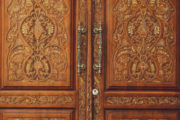 Fototapeta na wymiar Antique doors with patterns