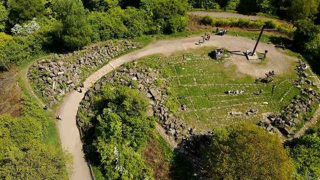 Tr&uuml;mmerberg Stuttgart Birkenkopf Monte Scherbelino zoom in